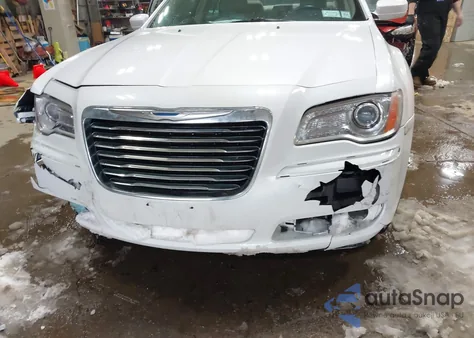 2014 Chrysler 300 z USA, uszkodzony, nr VIN 2C3CCARG2EH328084